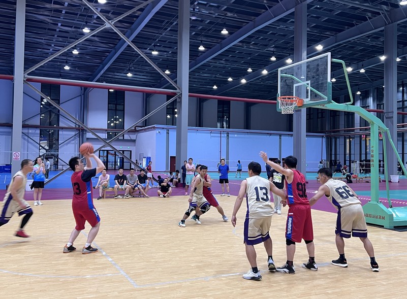 中金公司開展第一屆職工體育運(yùn)動會籃球比賽